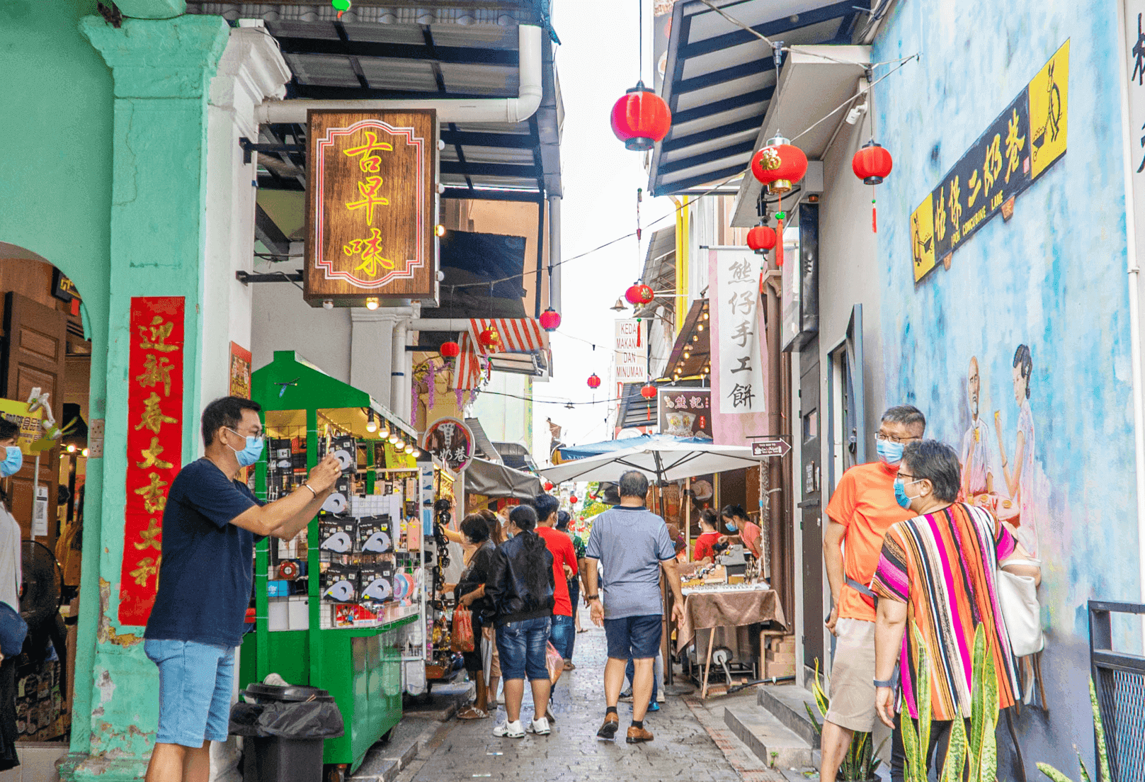 People shopping and clicking picture